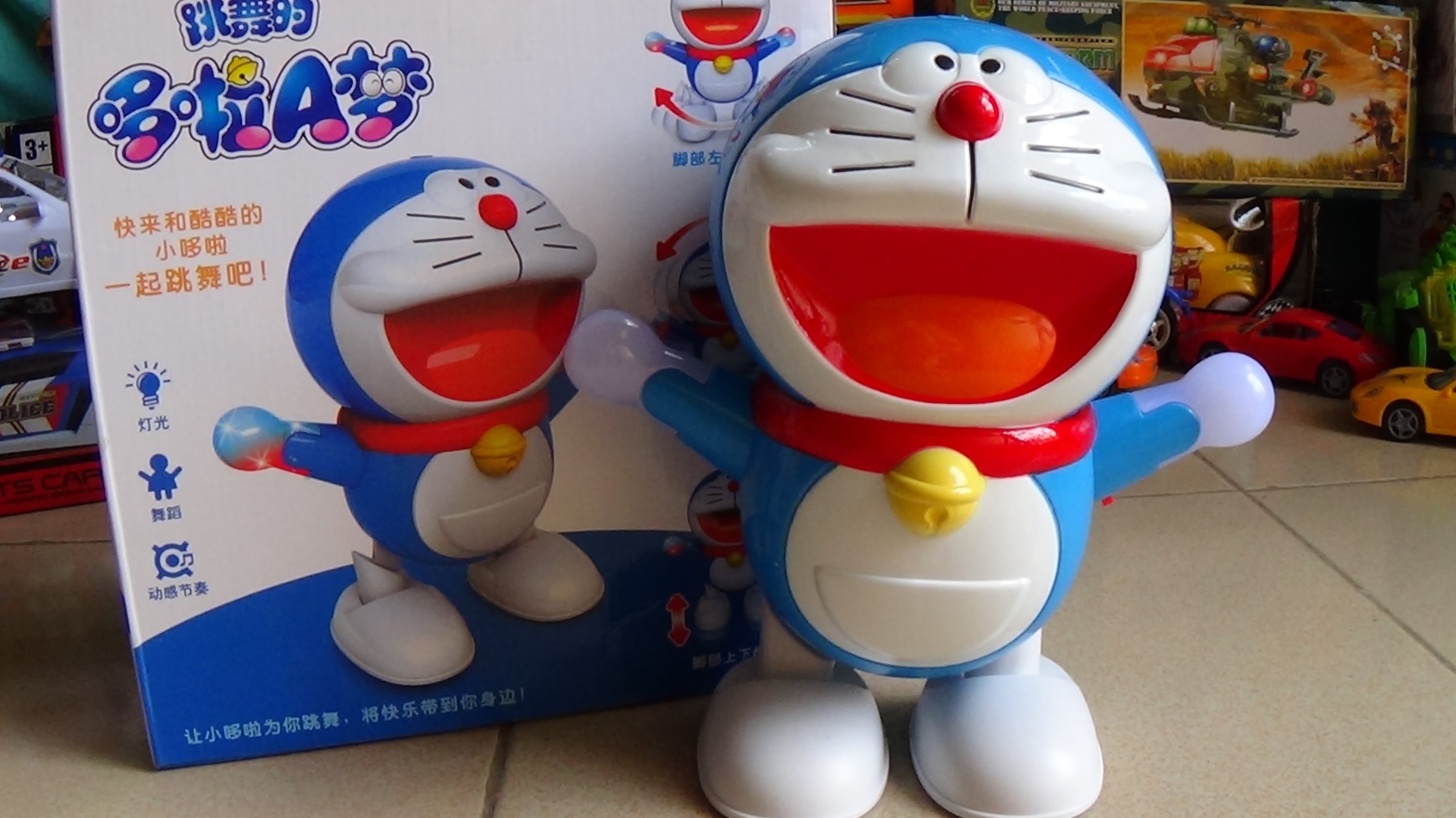 Đôrêmon nhảy múa phát sáng